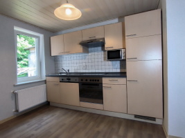 Die Tapete ist geklebt. Jetzt warten wir nur noch auf die Lieferung von dem Tisch und den Stühlen Die Tapete ist geklebt. Jetzt warten wir nur noch auf die Lieferung von dem Tisch und den Stühlen